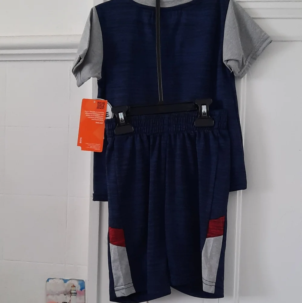 Short Set - Picture 2 of 5
